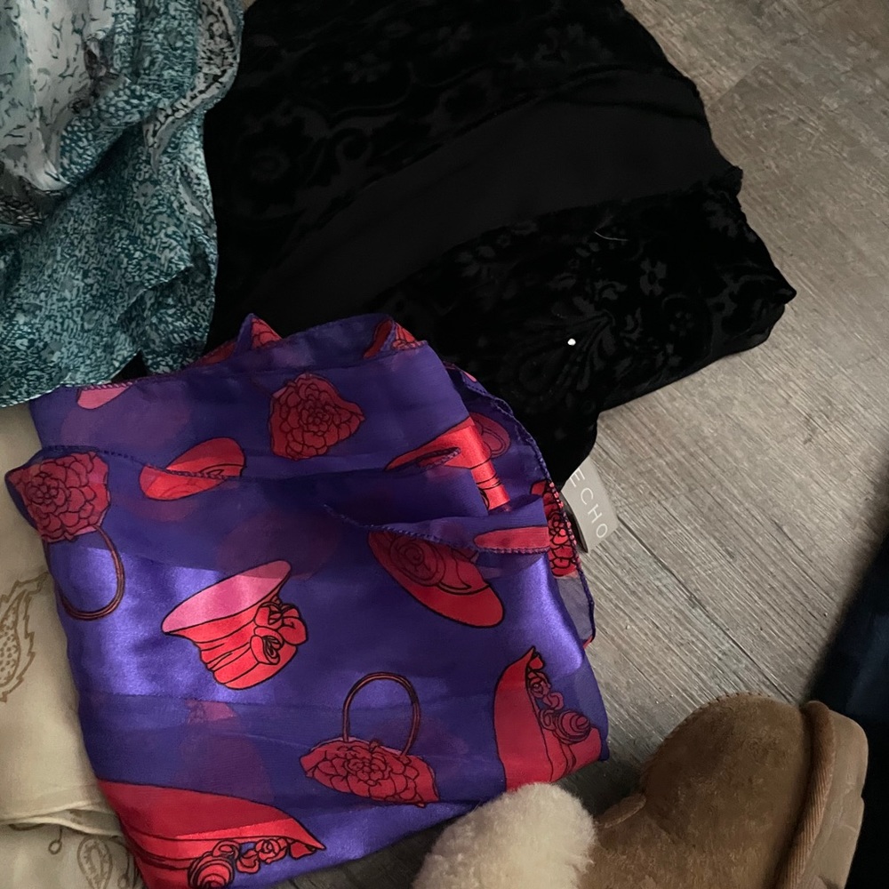 scarves - Picture 4 of 4